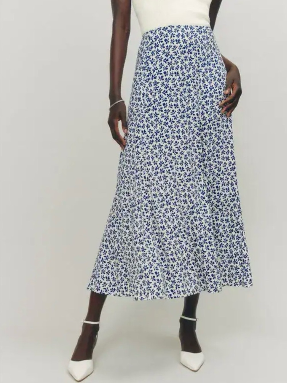 Reformation White & Blue Floral Skirt - Lightweight Women's Skirt Size 6